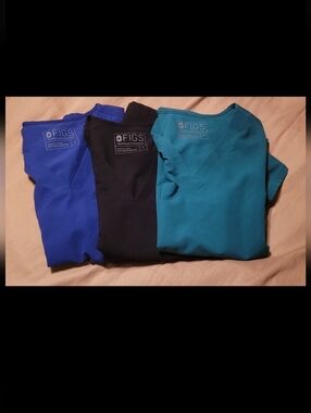 Bundle Of 3 FIGS scrub Tops S